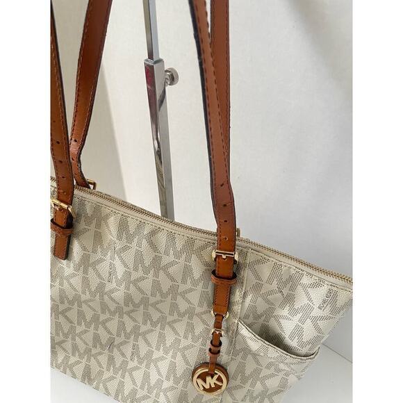 Michael Kors Gray and White Logo Jet Set East West Zip Top Signature Tote - Picture 9 of 12